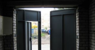 Купить гаражные ворота распашные Биробиджан, цена от 3872 руб.